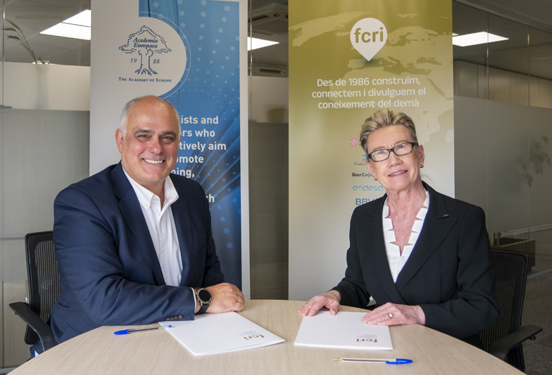 Signing of the AE-FCRI agreement by Jordi Mas and Marja Makarow