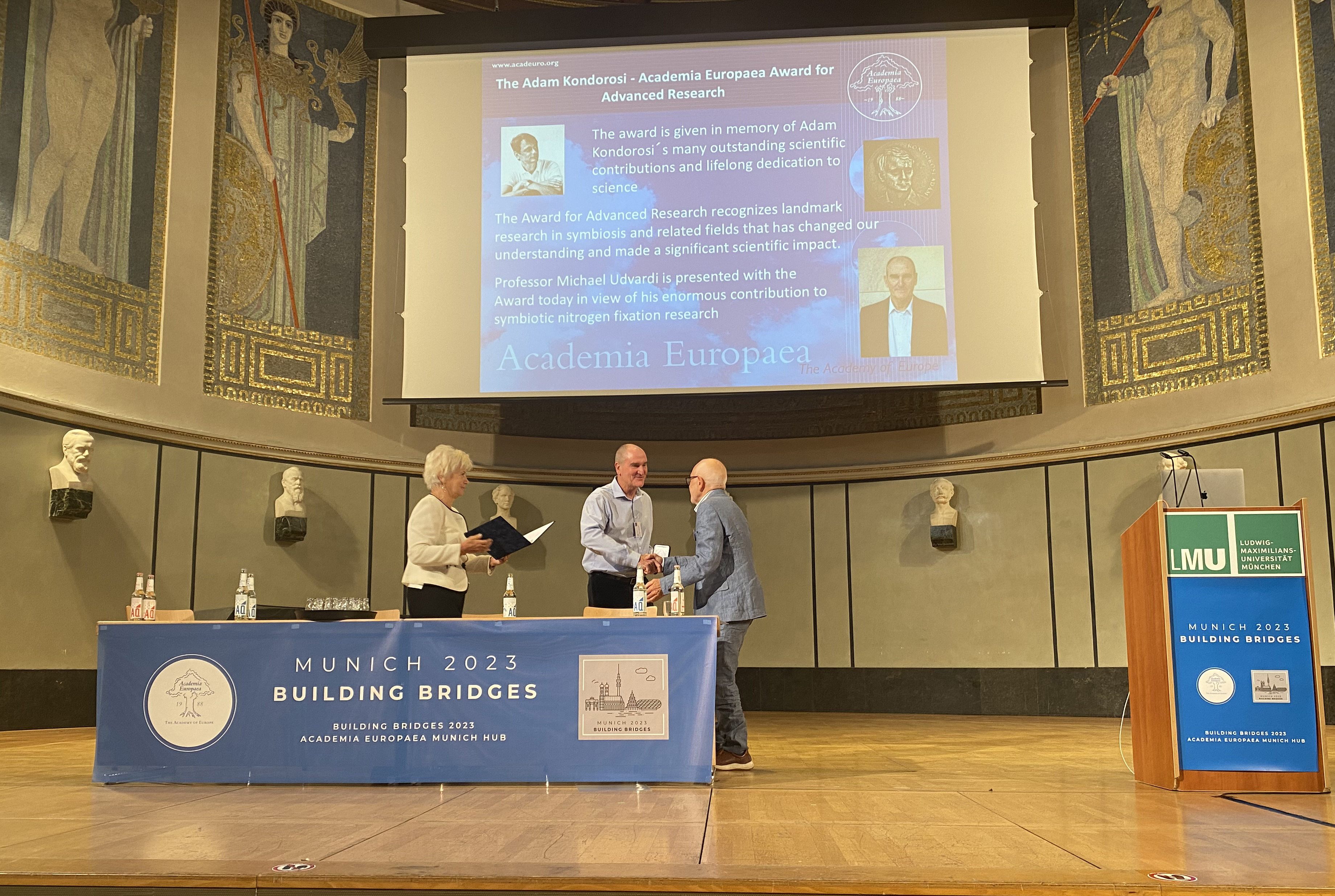 Professor Ray Dixon presents the Adam Kondorosi Medal to Prof. Udvardi