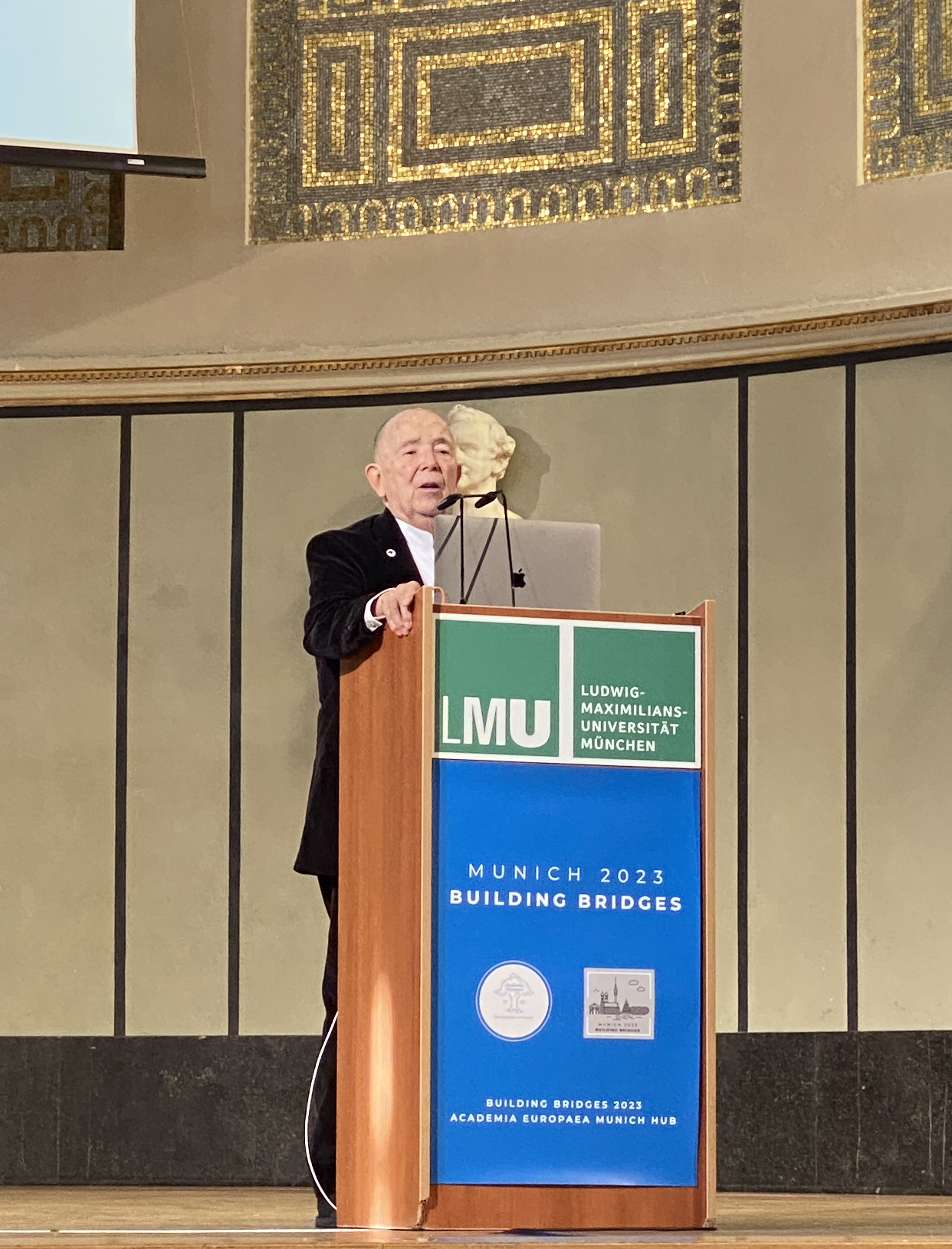 Professor Jean-Pierre Changeux presents the Erasmus lecture